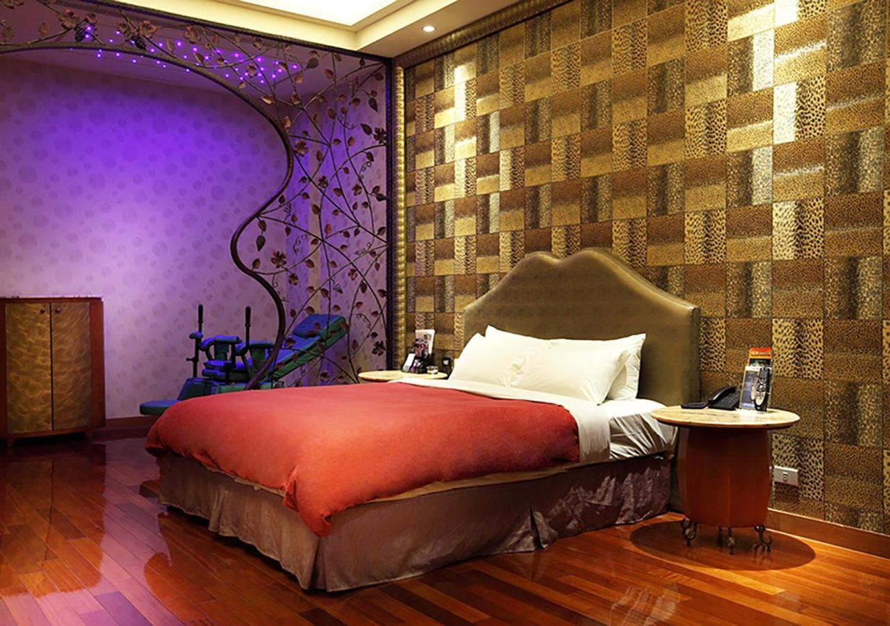 Royal Group Motel Wu Yin Branch Kaohsiung Exterior foto